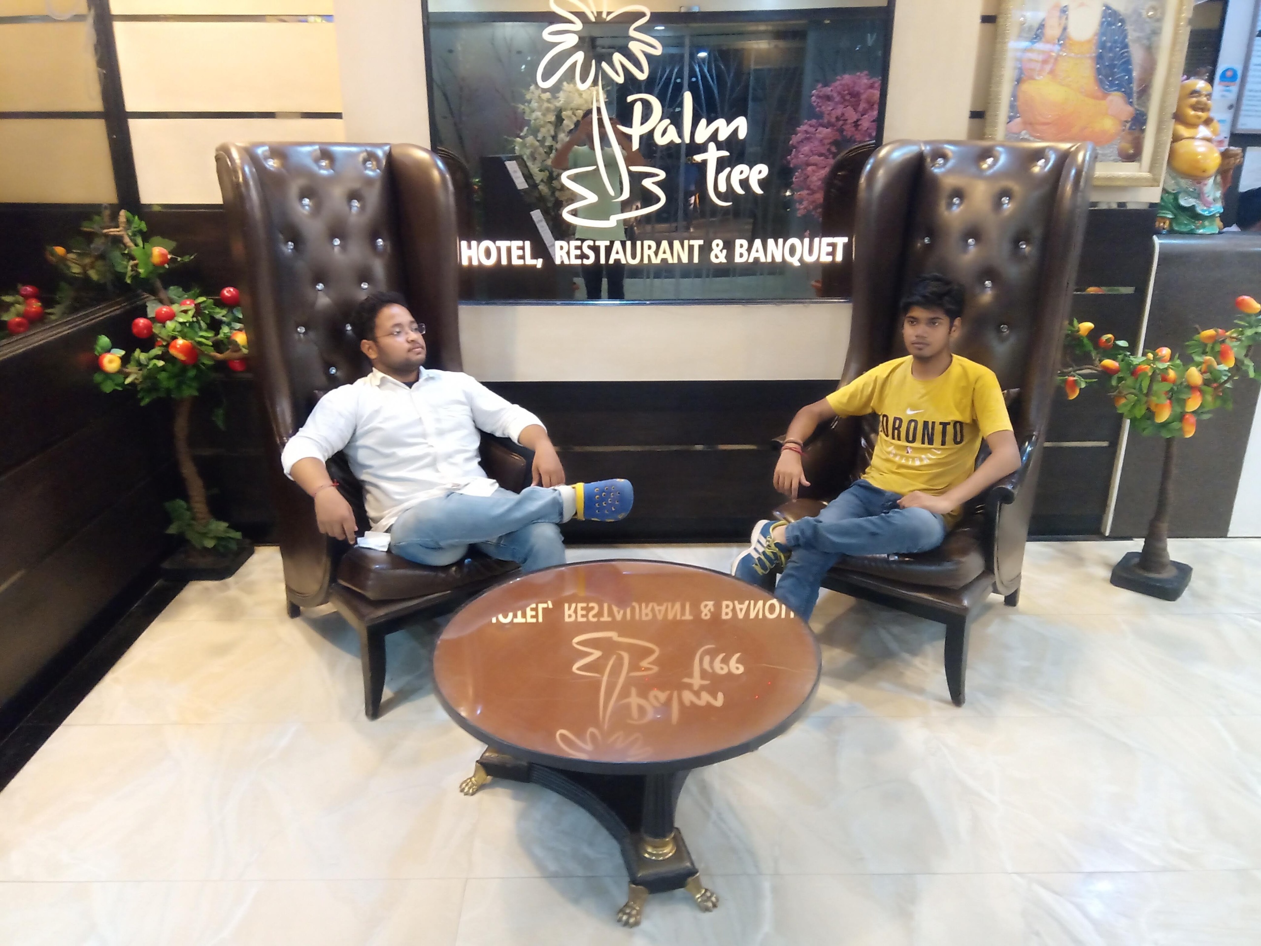 Abhishek Gupta Ashwani Singh founder kaalecoatwale.com startup story