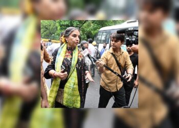 The Night Shabana Azmi Walked Onstage