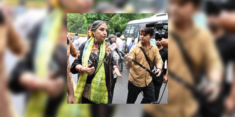 The Night Shabana Azmi Walked Onstage